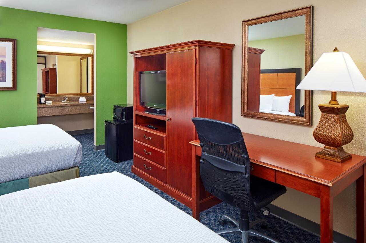 La Quinta By Wyndham Thousand Oaks-Newbury Park Bagian luar foto