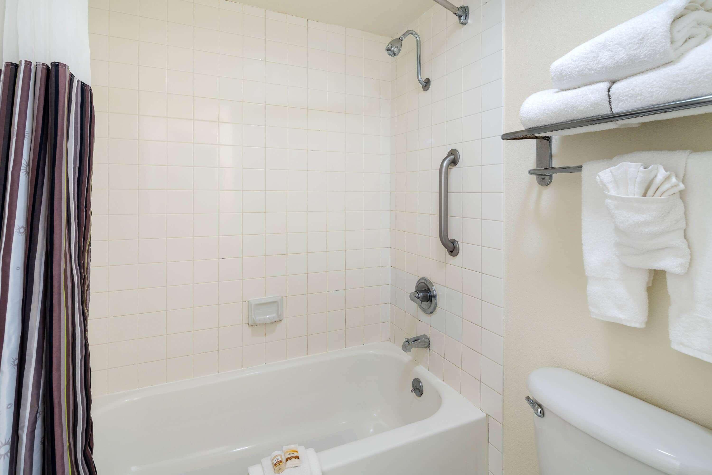 La Quinta By Wyndham Thousand Oaks-Newbury Park Bagian luar foto