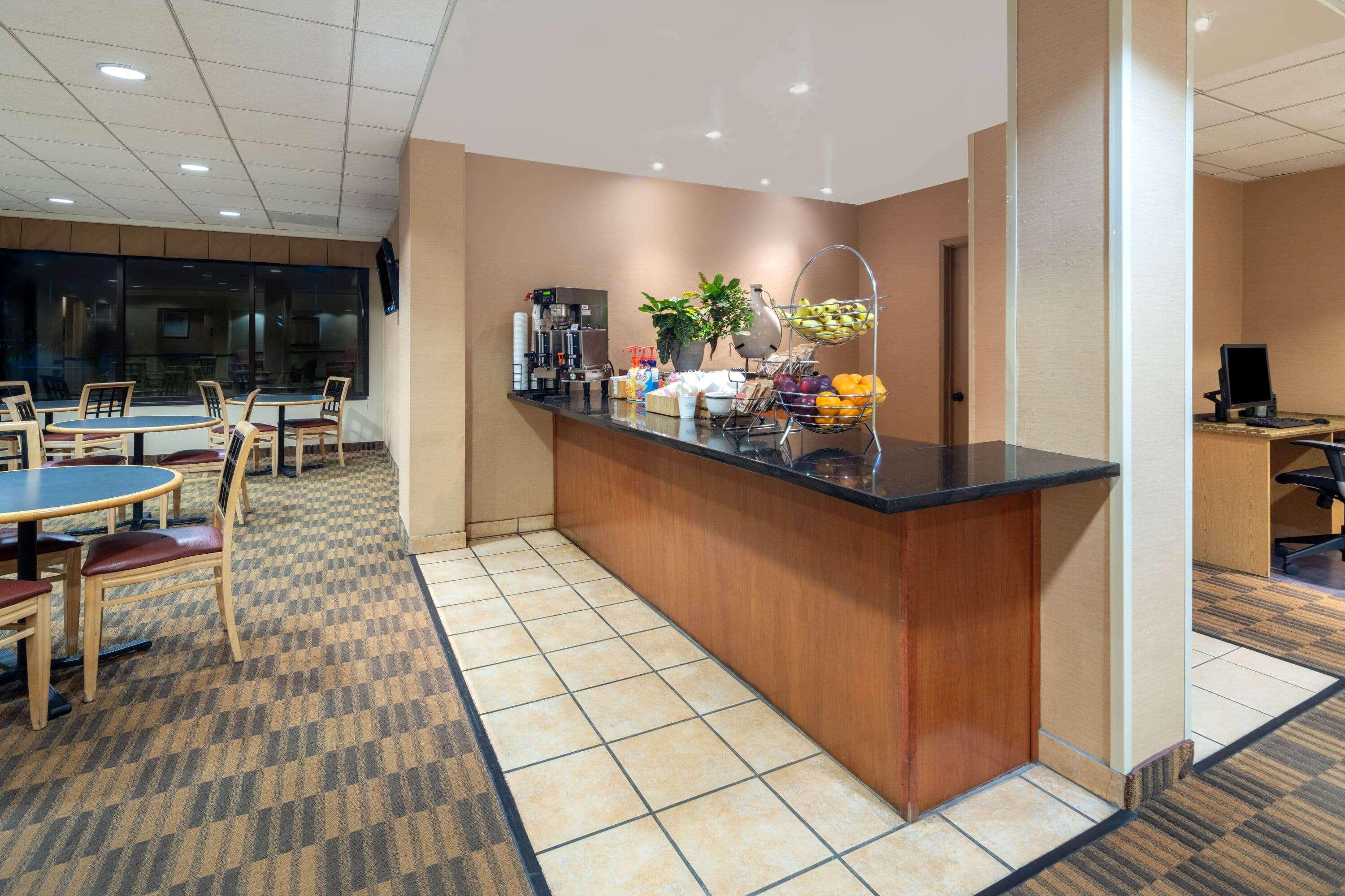 La Quinta By Wyndham Thousand Oaks-Newbury Park Bagian luar foto