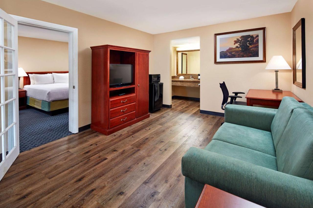 La Quinta By Wyndham Thousand Oaks-Newbury Park Bagian luar foto