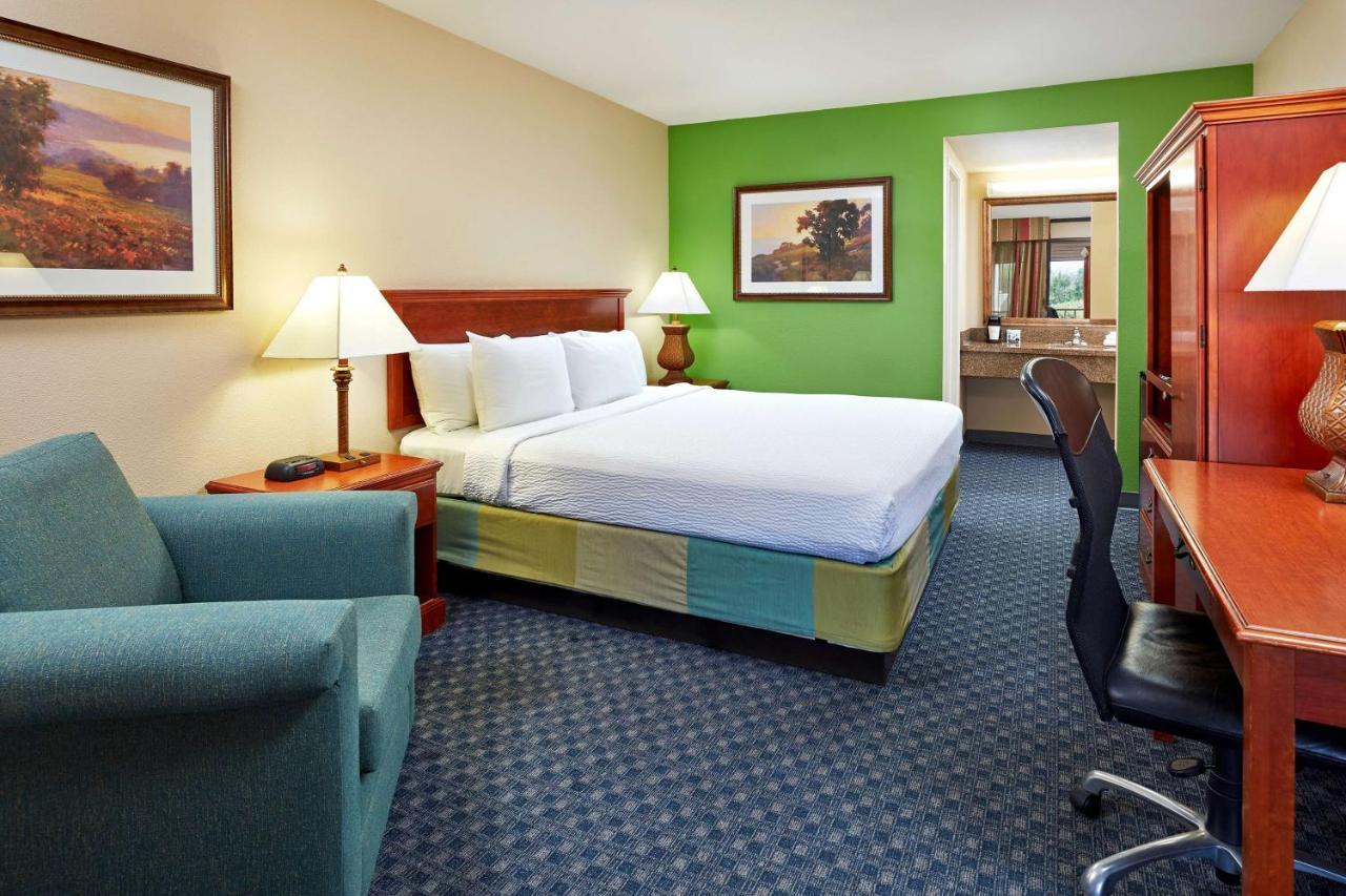 La Quinta By Wyndham Thousand Oaks-Newbury Park Bagian luar foto