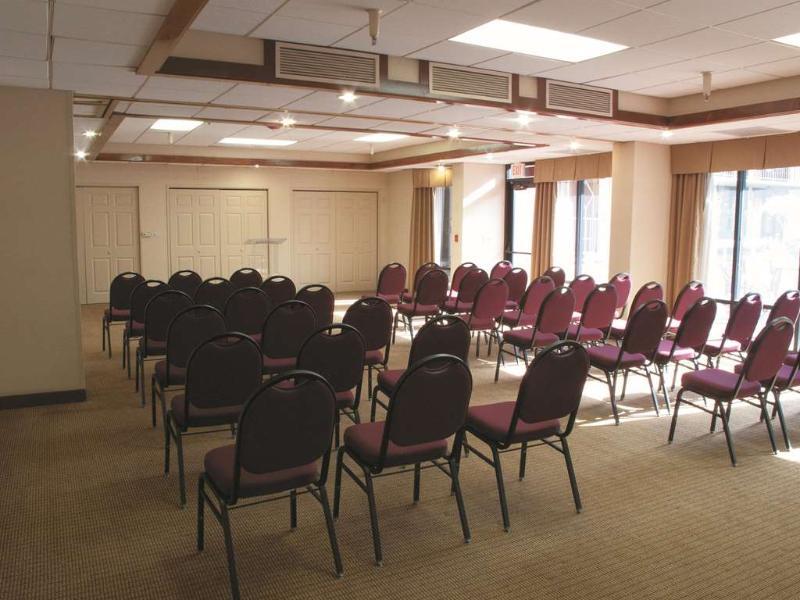 La Quinta By Wyndham Thousand Oaks-Newbury Park Bagian luar foto